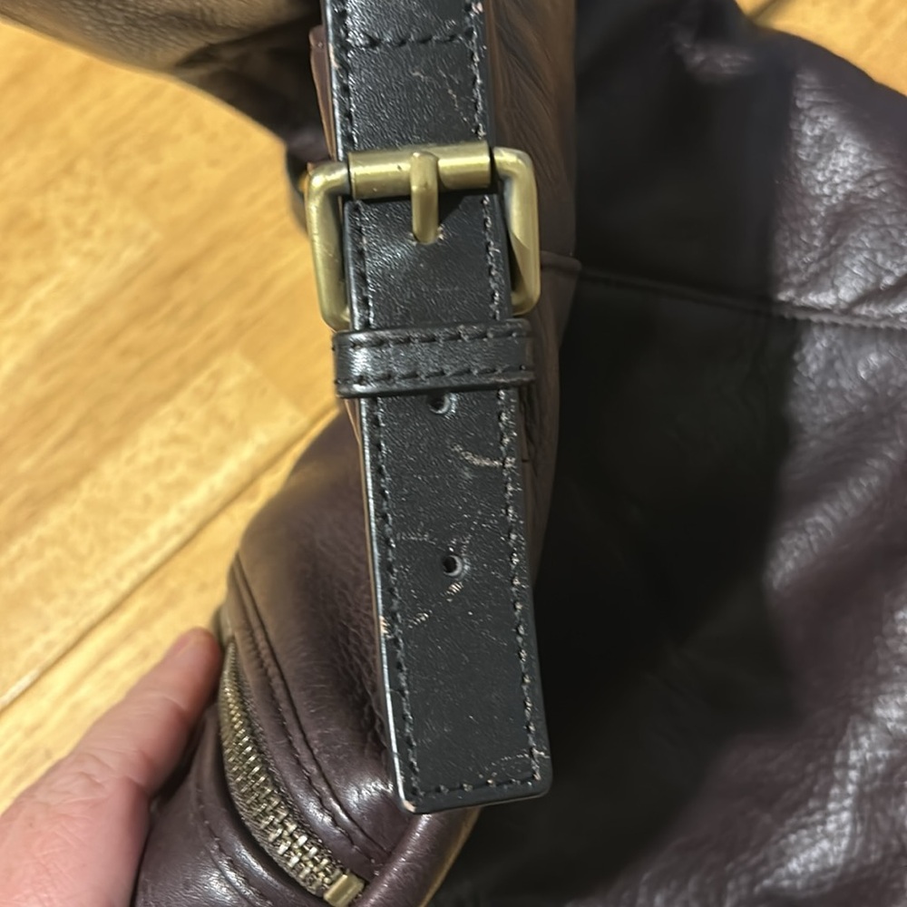 Danier leather fold over purse dark burgundy/wine colored with tan liner - Picture 5 of 8